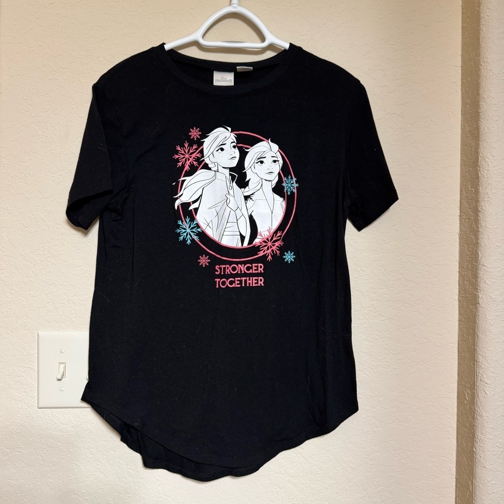 Disney Black Frozen 'Stronger Together' Graphic Tee w Pink & Teal Accents Sz M